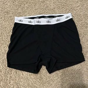 Alo women’s lounge shorts in size medium